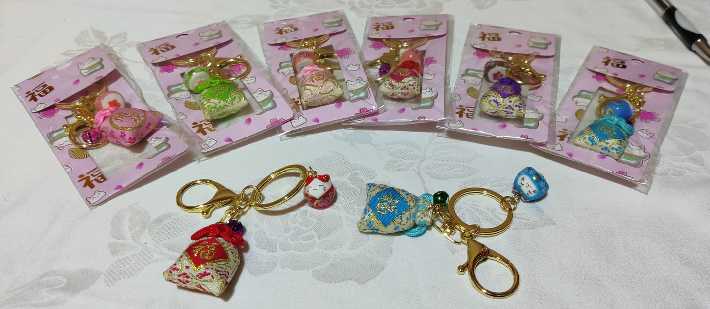 Porte-clés avec chat porcelaine et sachet en tissu