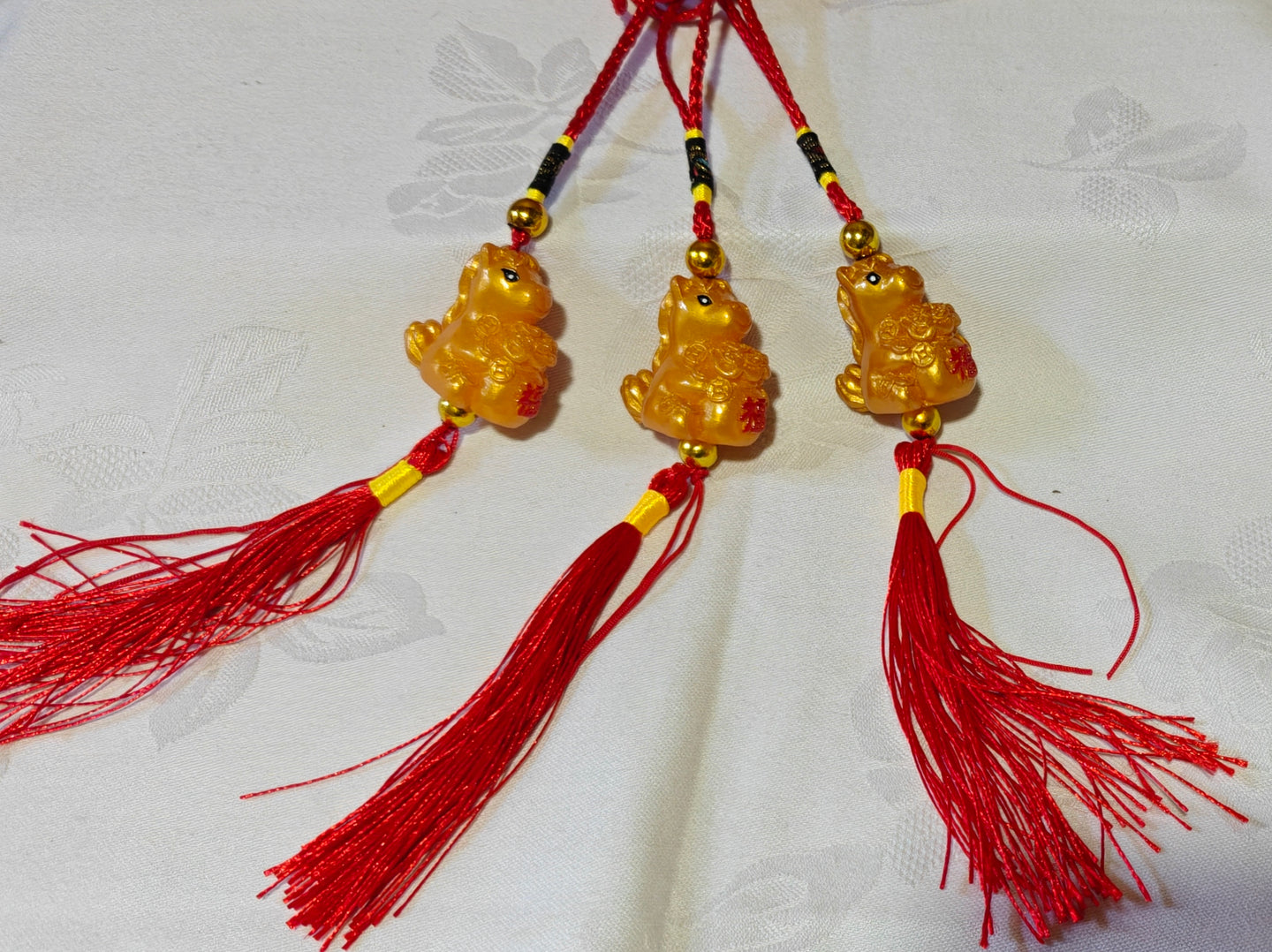 Accrochage cheval doré Bonheur 3,00x3,00cmx2,50cm / 生肖