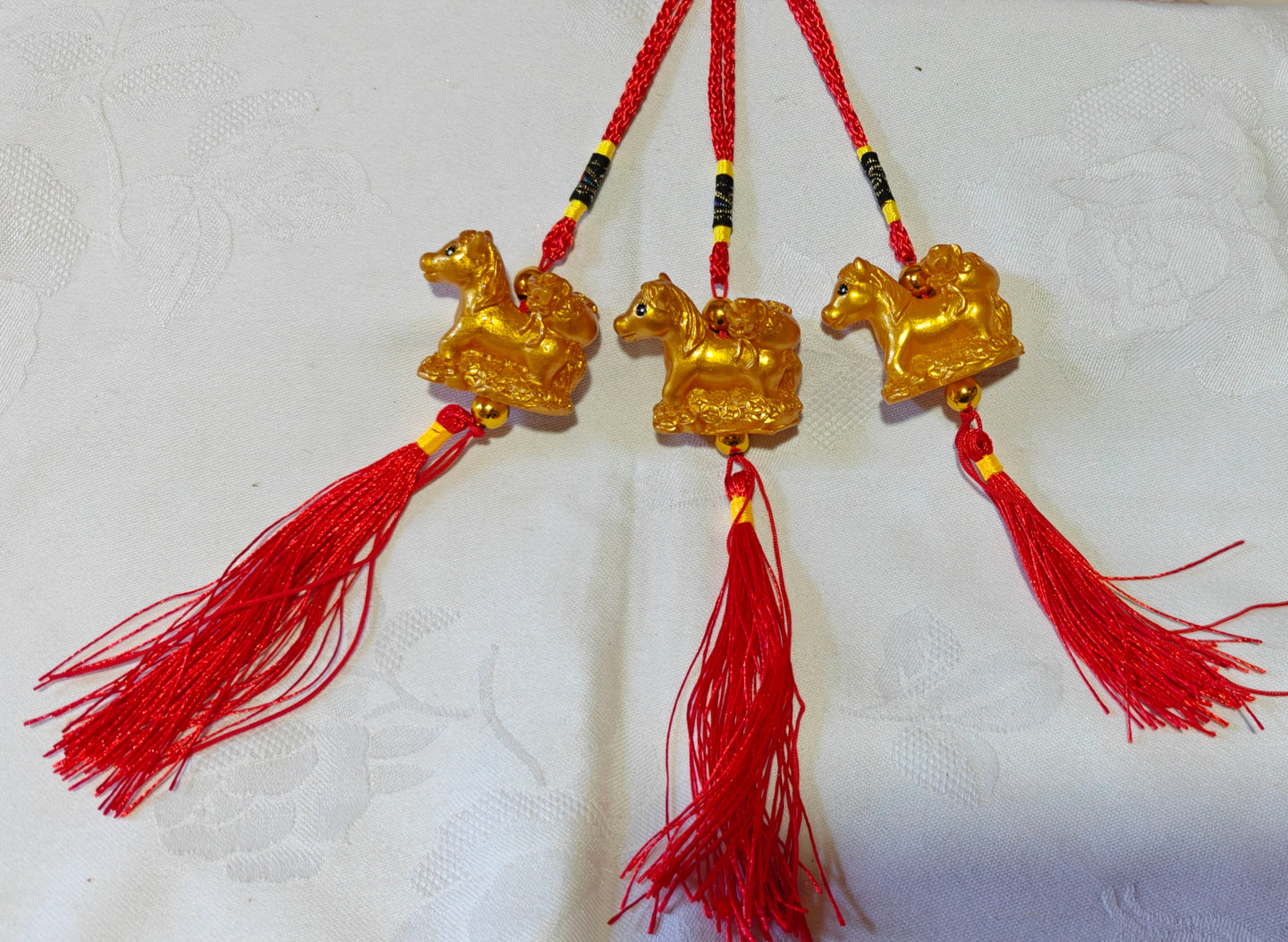 Accrochage de cheval doré la bourse 3,50x3,00x1,50cm / 生肖