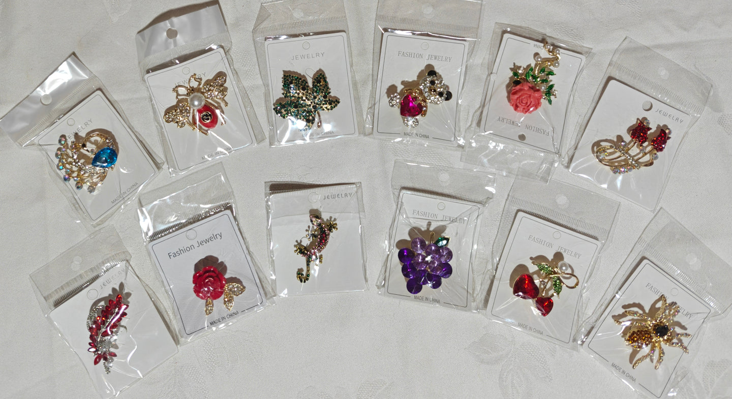 Broche métallique rose, raisin ... 3,50x4,00cm 平均混装胸针