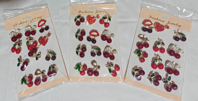 Broche métallique cerise， coeur ... 2,50x3,00cm 款式如照片混装