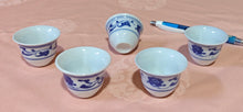 Mini tasse en porcelaine (H: 4,70 x D: 3,80cm)