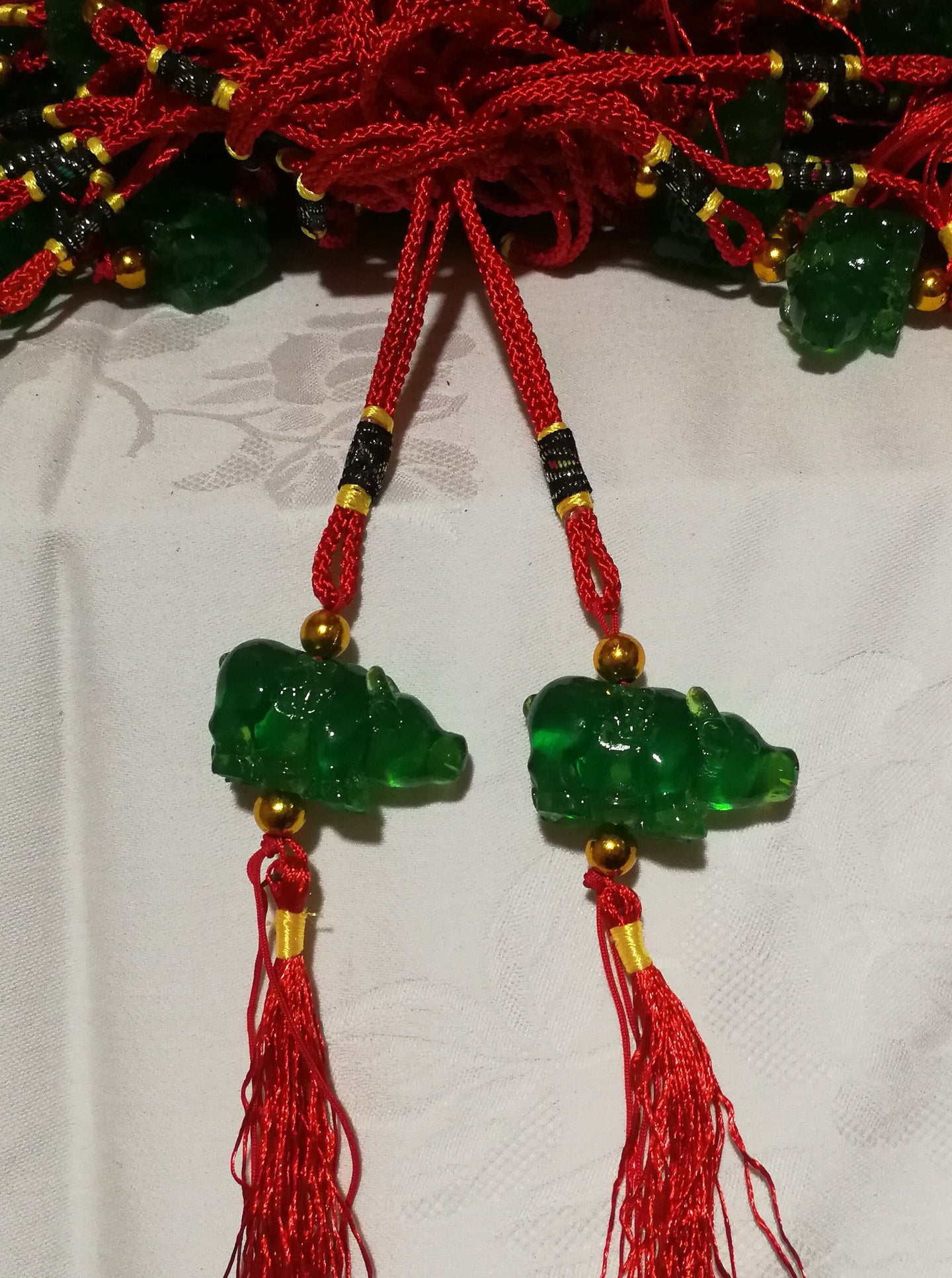 Accrochage de boeuf en résine vert (2,30 x 4,20 cm)