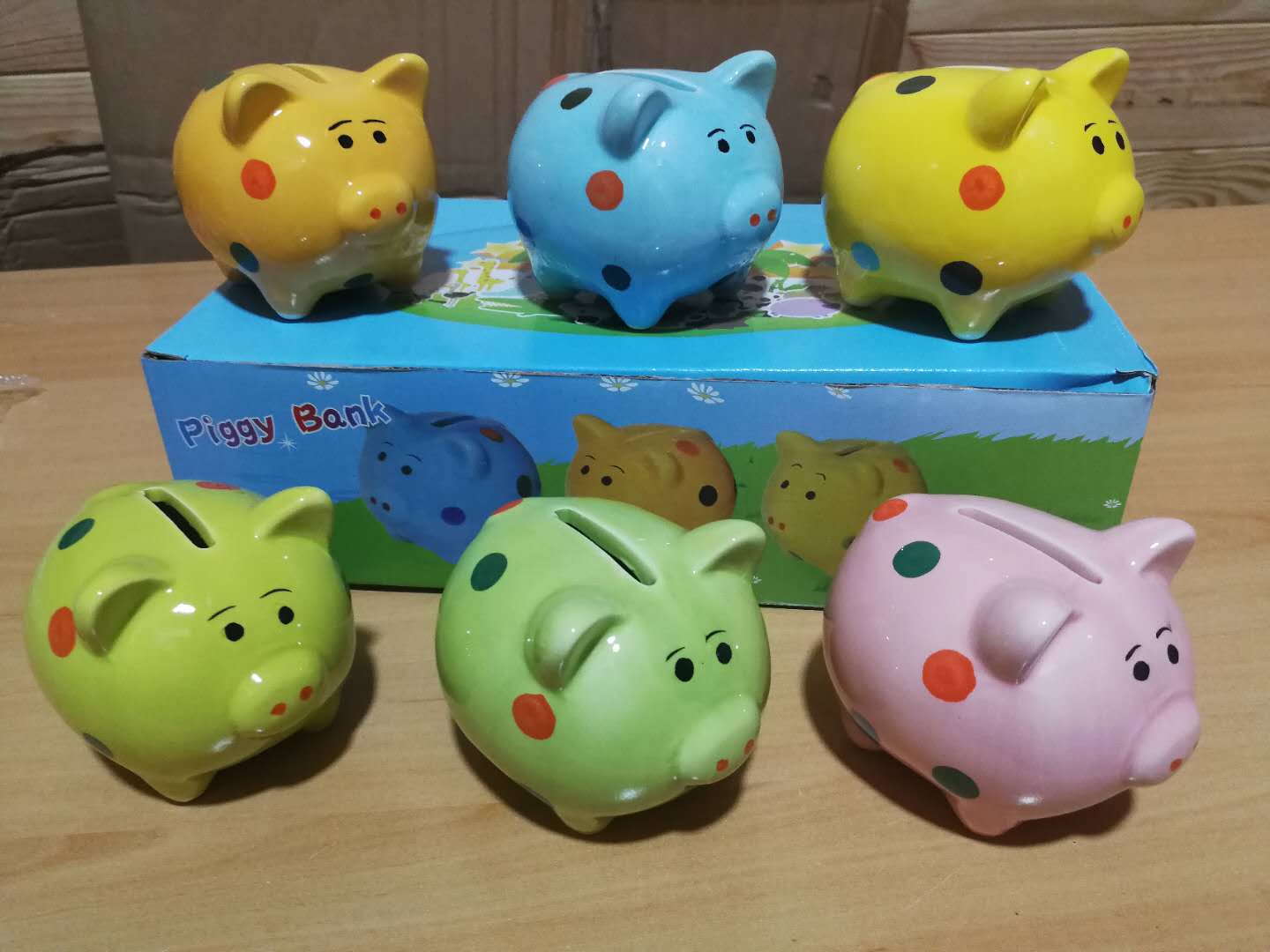 Tire lire cochon en porcelaine (7,00 x 8,50 cm)