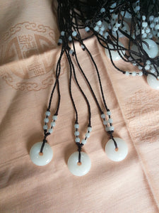 Collier avec pendentif en résine blanc (2,50 x 0,50 cm)