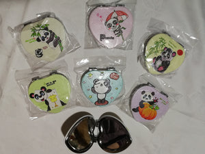 Miroir de poche panda en forme de coeur / 6 motifs (7,50 x 7,50 cm)