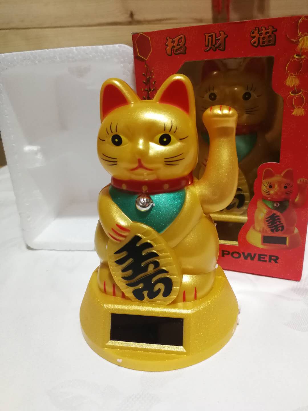 Statue de chat doré en plastique (12,00 x 7,50 cm)