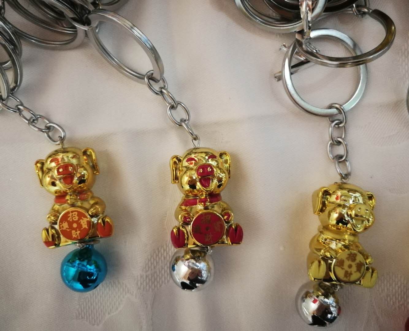 Porte-clés cochon avec clochette (2,50 x 3,50 cm)