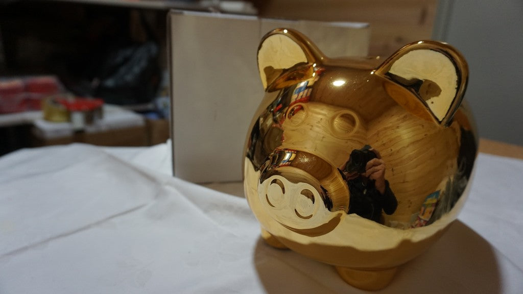 Tire-lire de cochon doré en céramique (21 x 26 cm)