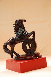 Statue de cheval en résine