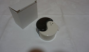 Salière Ying Yang en porcelaine 7,50 cm