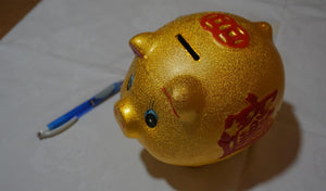 Tire-lire de cochon doré en porcelaine (12 x 17 cm)