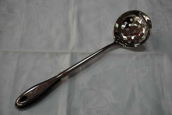 Ecumoire de cuisine en inox