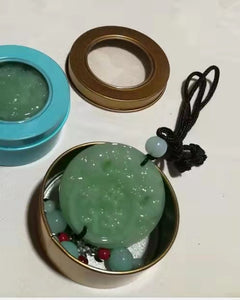 Accrochage de médaillon en résine vert avec boite (D 5,00 cm)