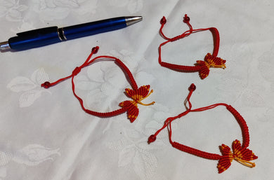 Bracelet fil rouge avec papillon