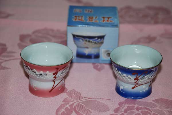 Verre à saké asiatique traditionnel en porcelaine